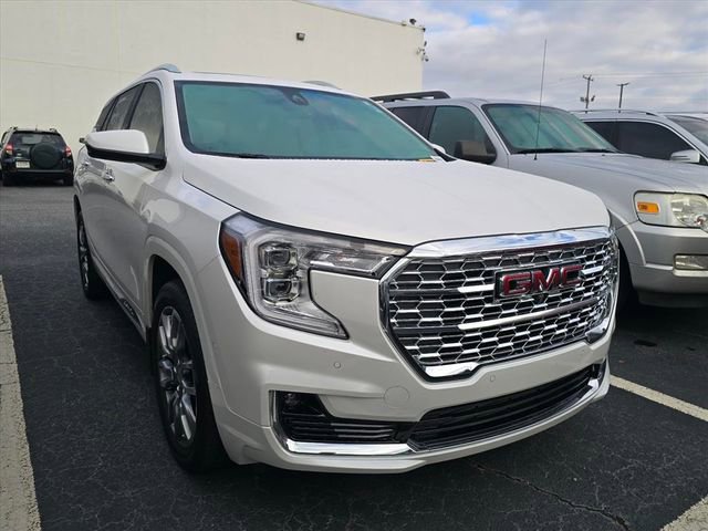 2024 GMC Terrain Denali's photo