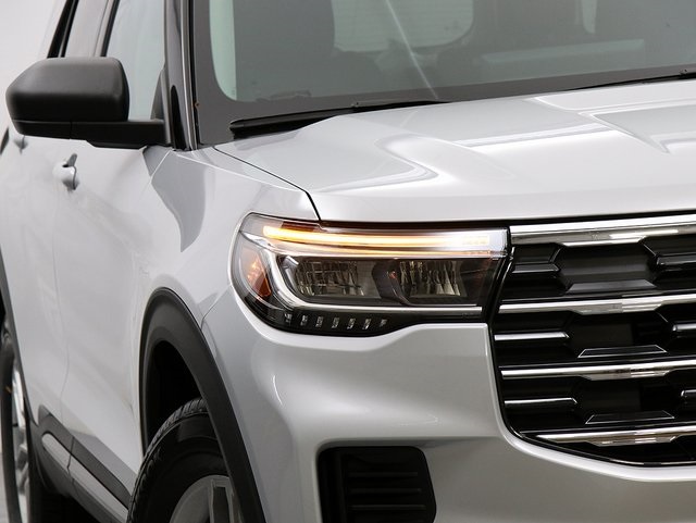 2026 Ford Explorer photo 4