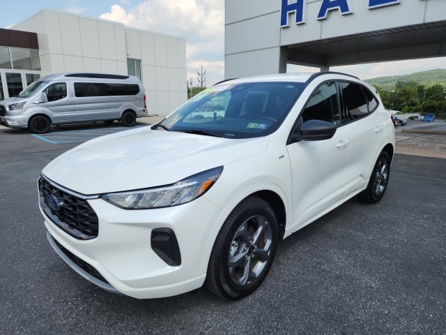 2024 Ford Escape ST-Line photo 2