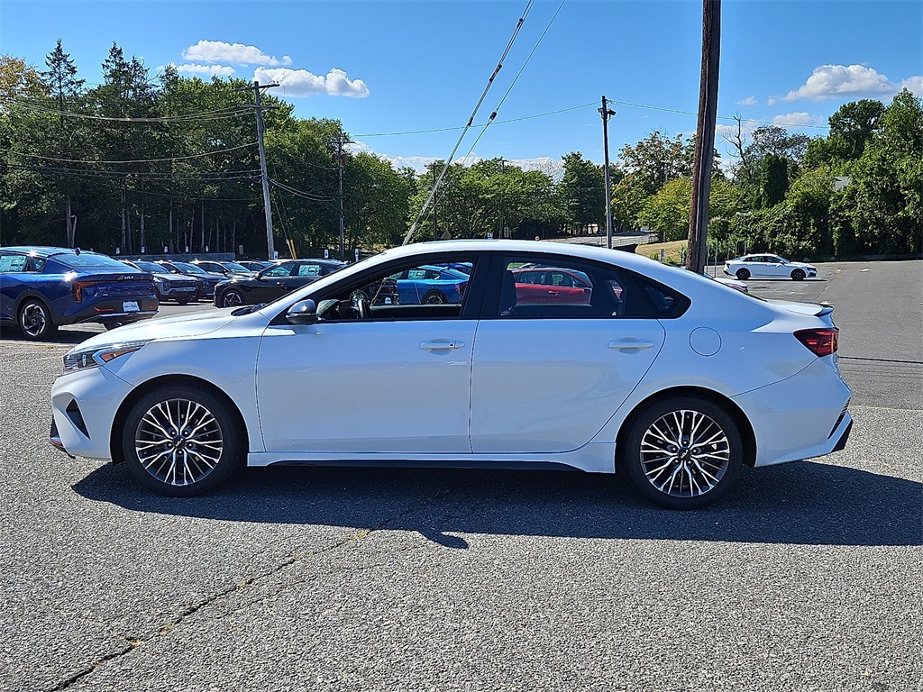 2023 Kia Forte GT-Line photo 4
