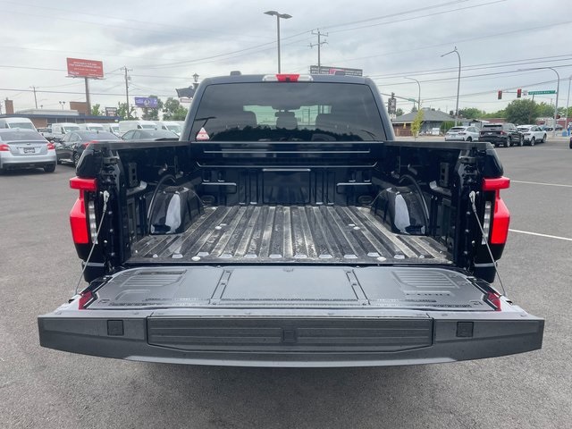 2025 Ford F-150 Lightning Lariat photo 16