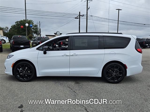 2026 Chrysler Pacifica Limited photo 4