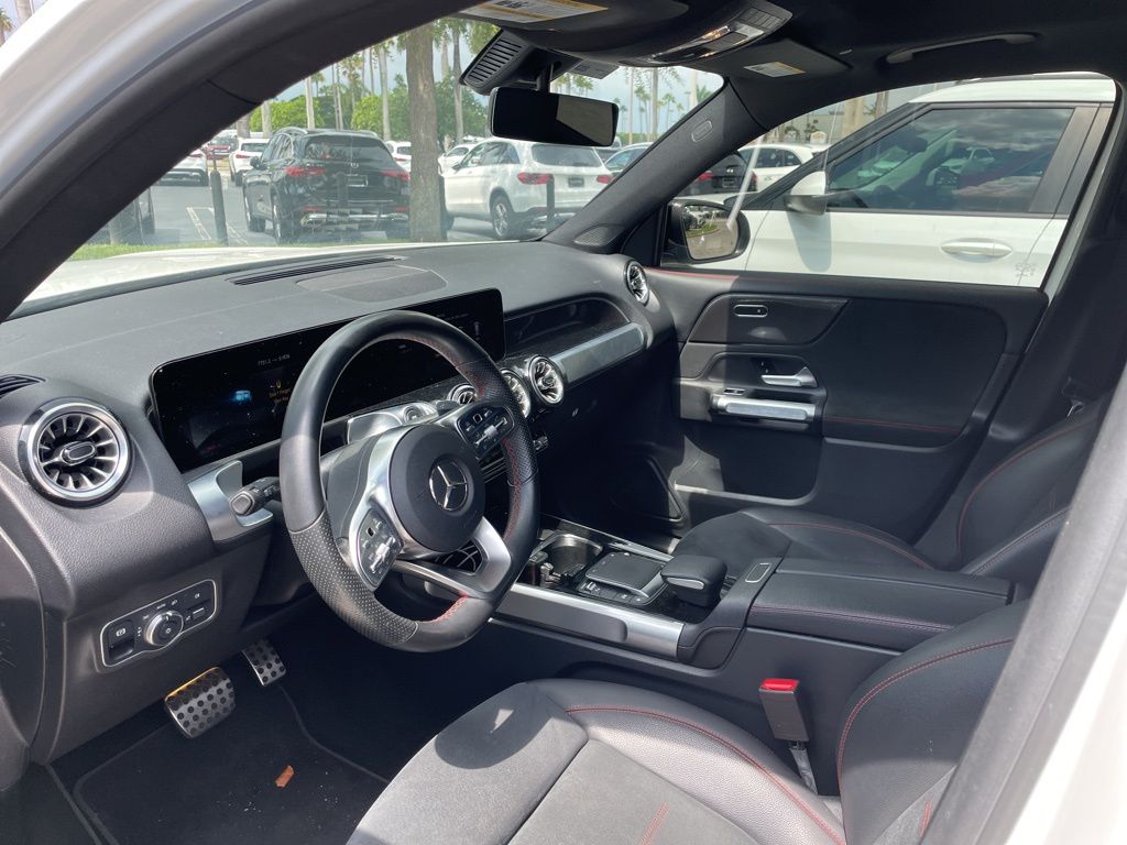 2022 Mercedes Benz GLB 250 photo 2