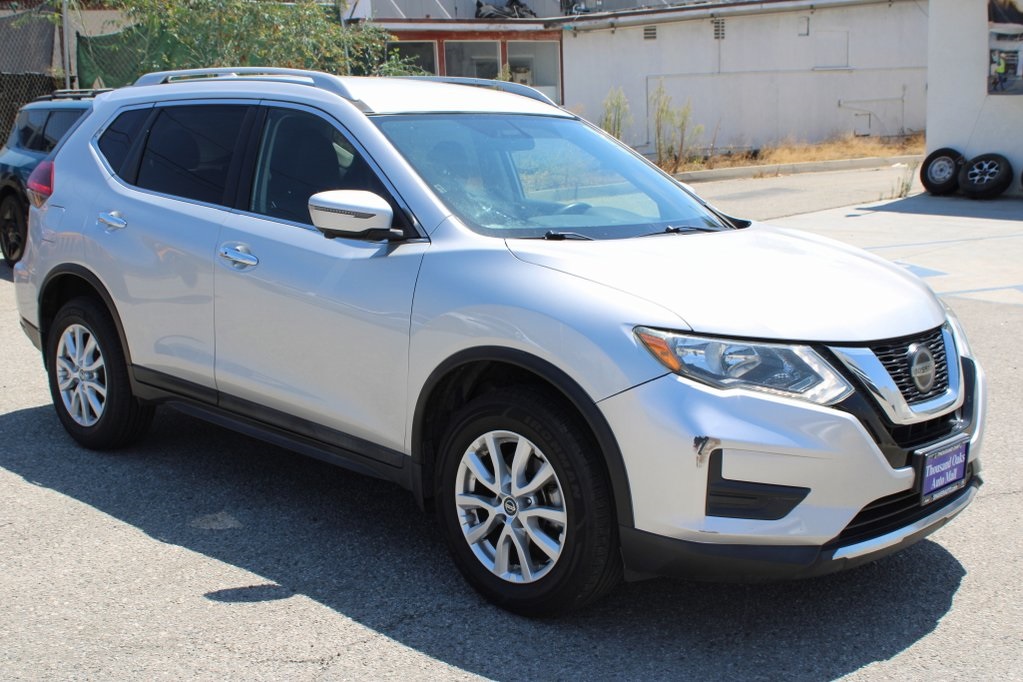 2018 Nissan Rogue SV photo 3