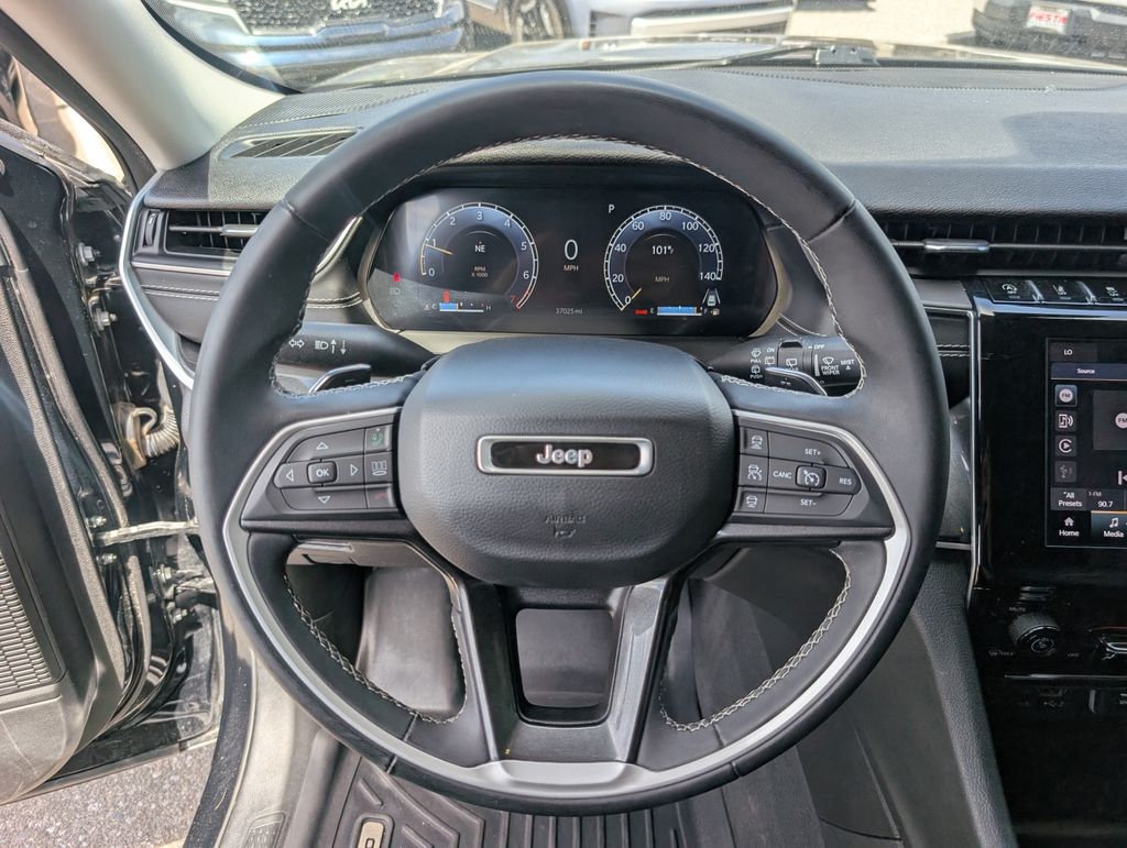 2023 Jeep Grand Cherokee Laredo photo 7