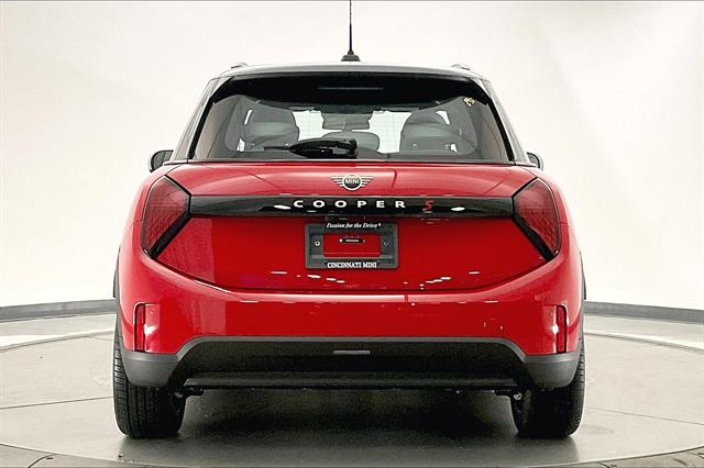 2025 Mini Cooper S Hardtop 4 Door Iconic photo 3