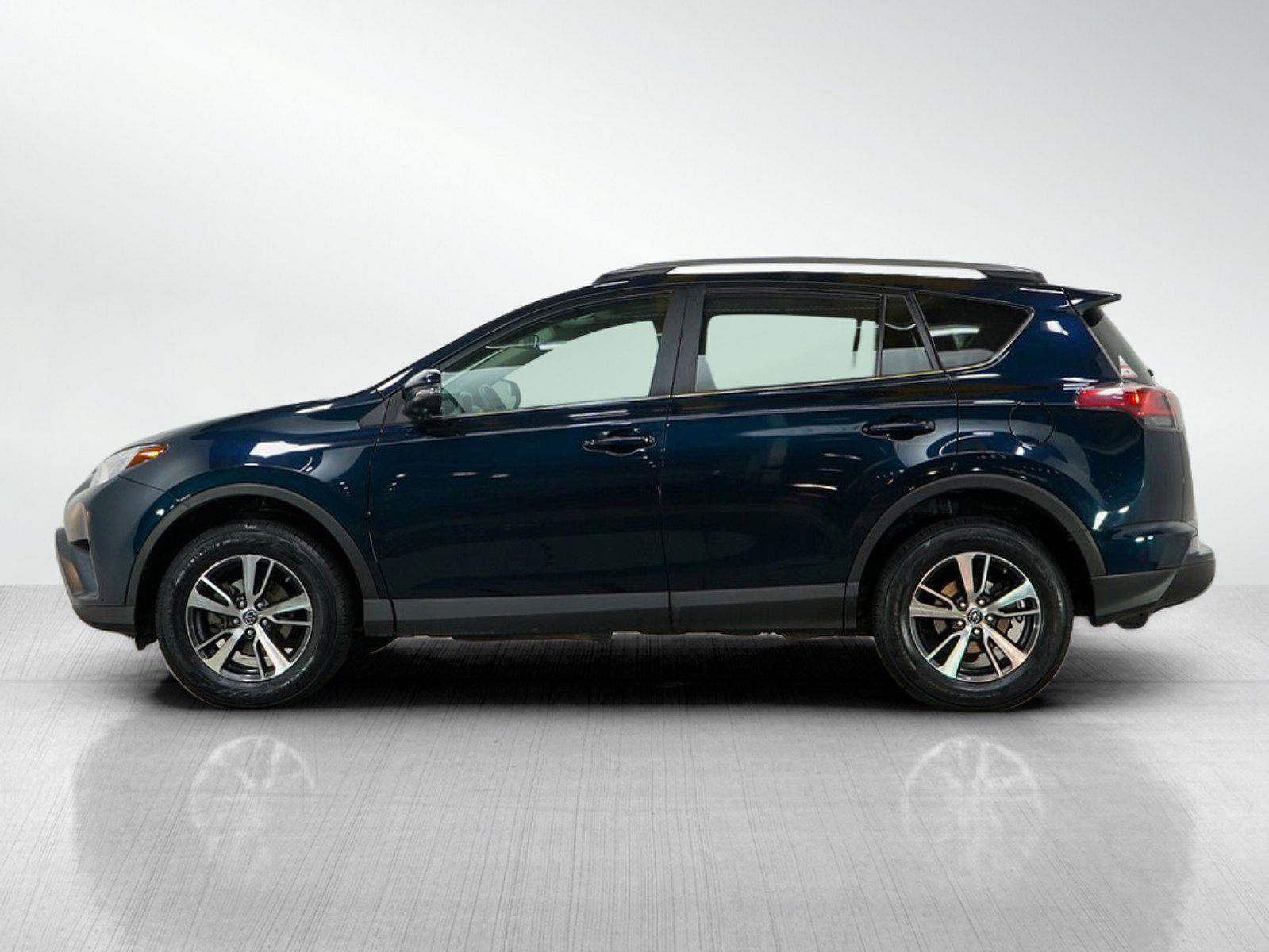 2017 Toyota RAV4 XLE photo 2