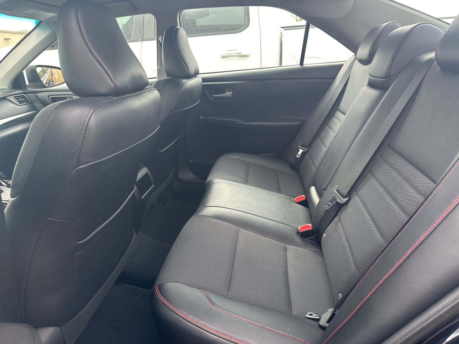 2016 Toyota Camry XLE photo 26