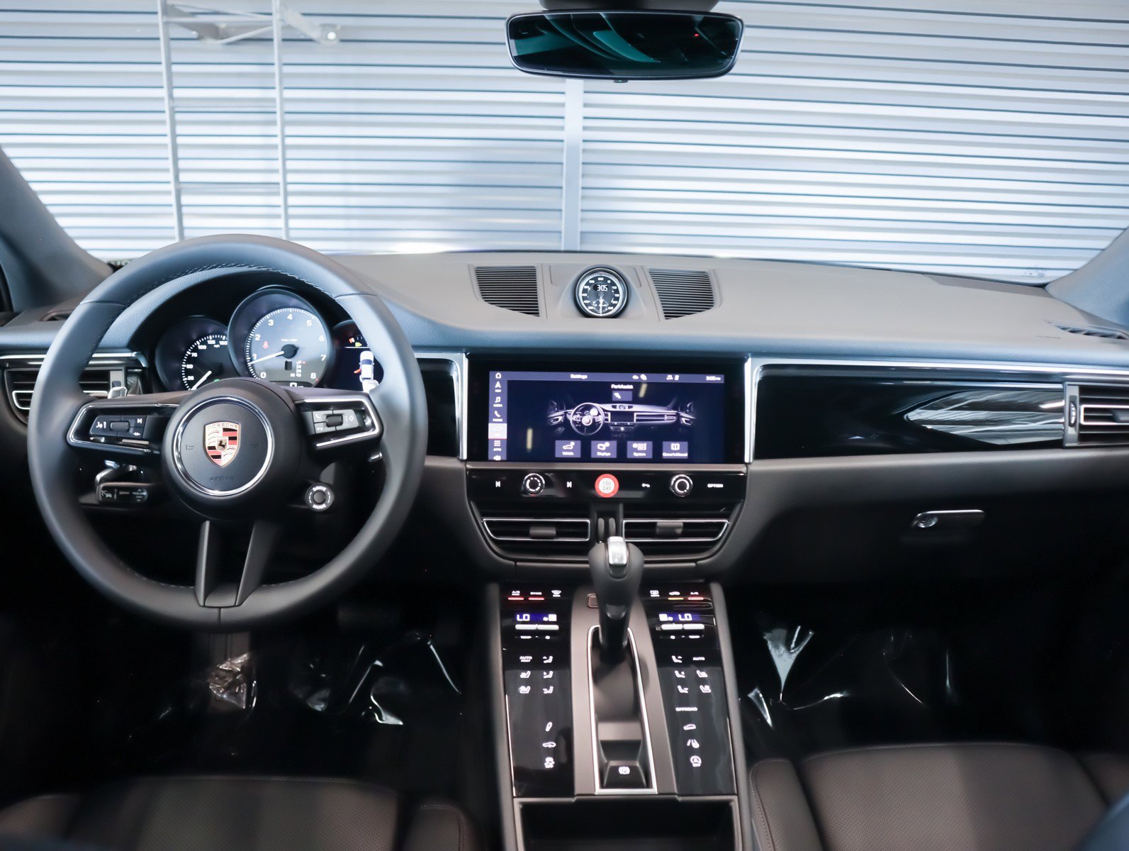 2025 Porsche Macan S photo 13