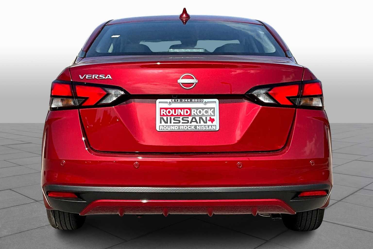 2025 Nissan Versa SV photo 4