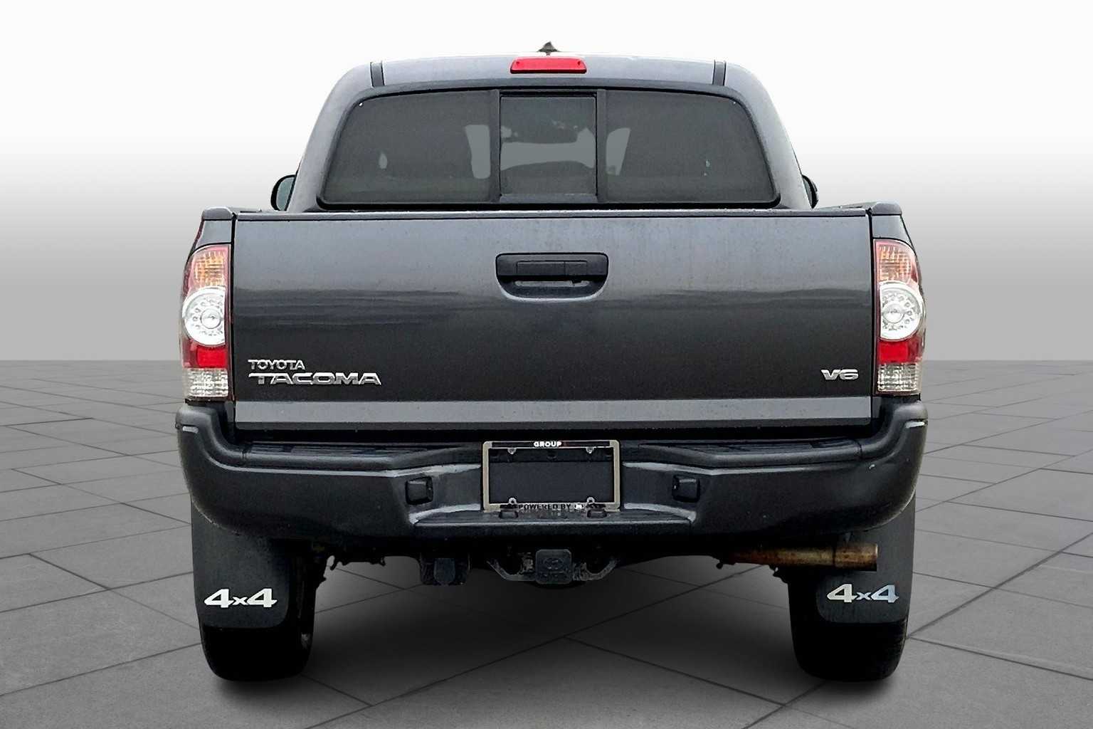 2015 Toyota Tacoma photo 4