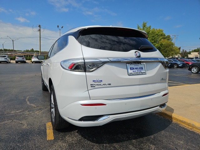 2024 Buick Enclave Avenir photo 2