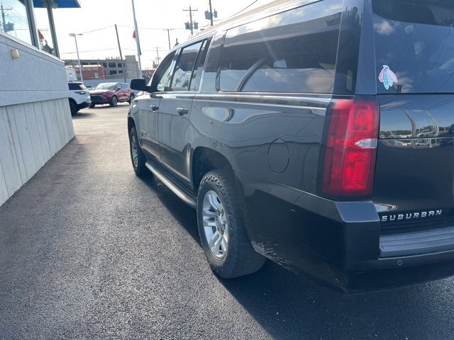 2015 Chevrolet Suburban LT photo 3