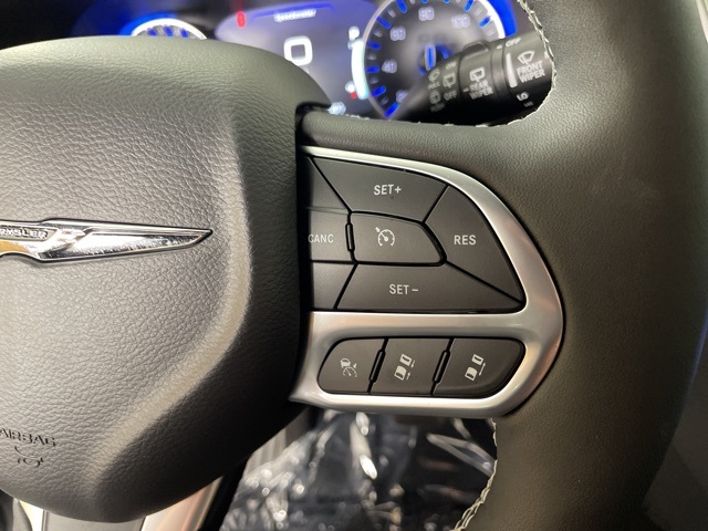 2025 Chrysler Pacifica photo 21