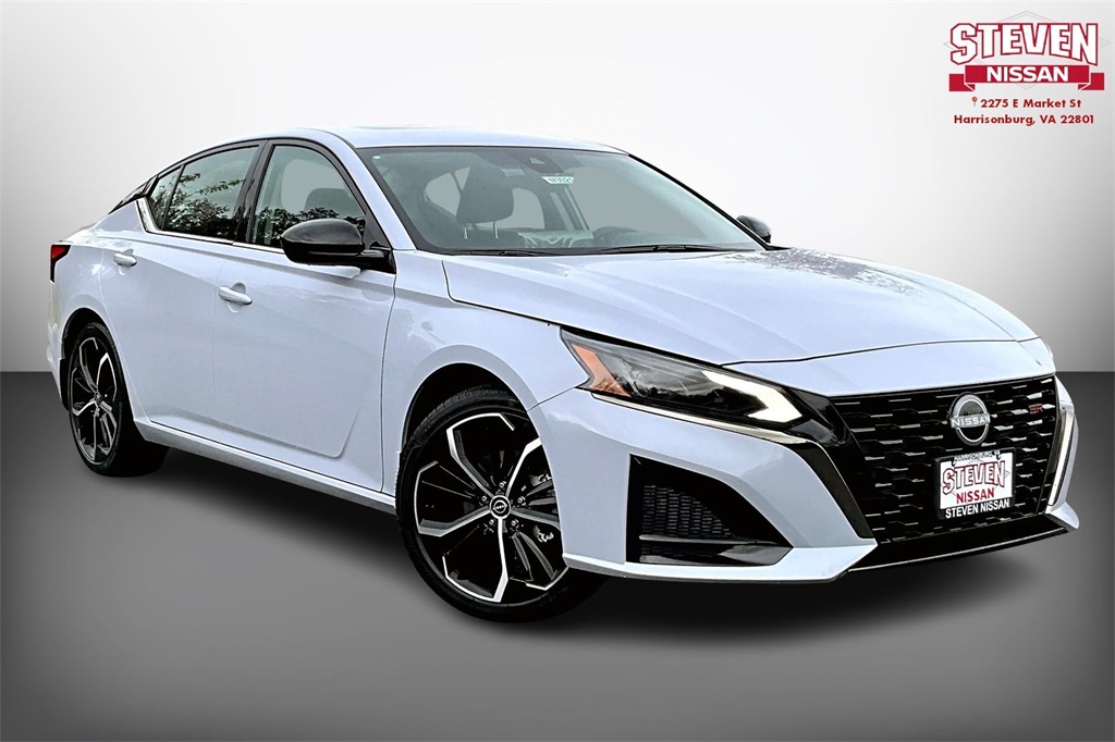 2025 Nissan Altima SR's photo