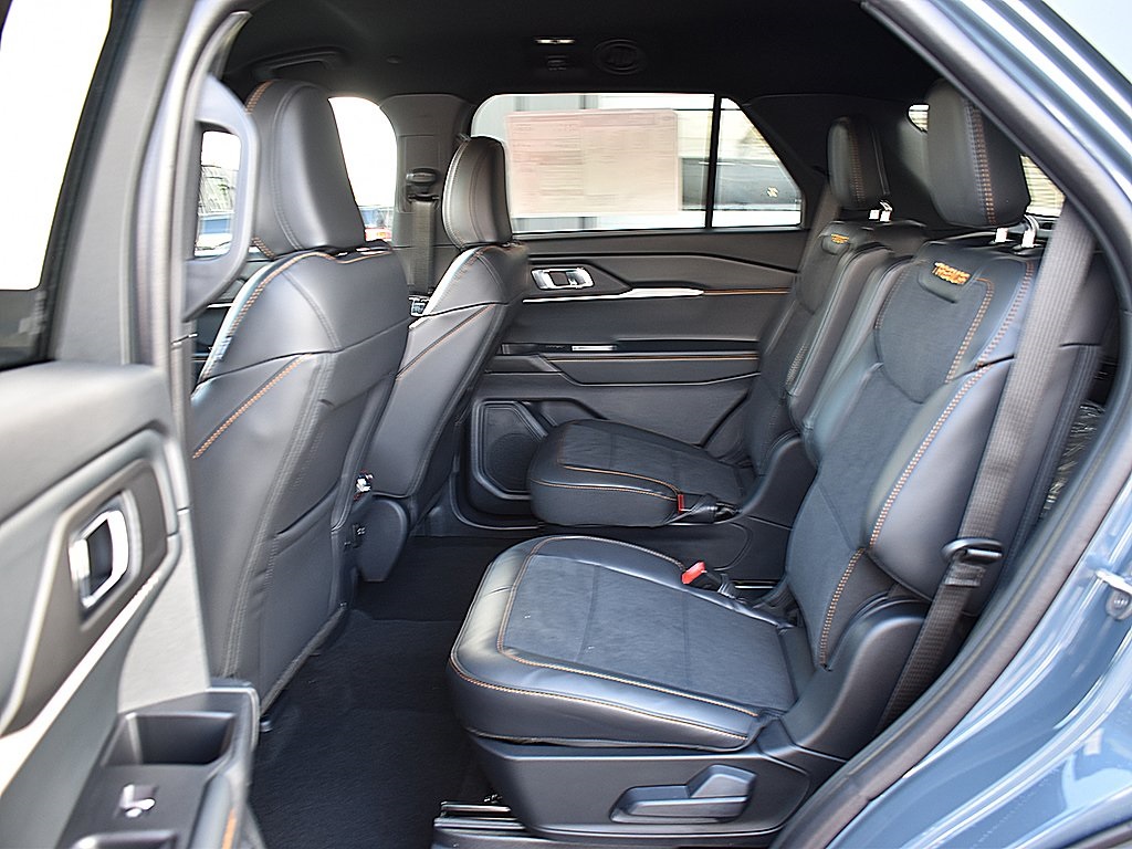 2026 Ford Explorer photo 2