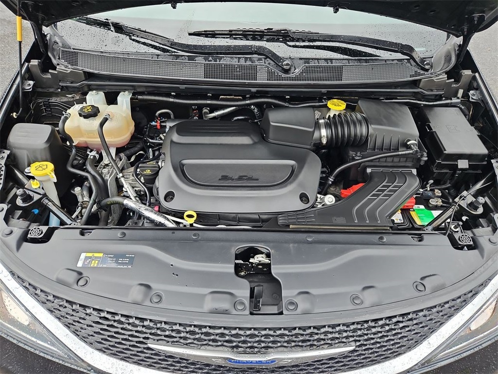 2019 Chrysler Pacifica Touring L photo 30