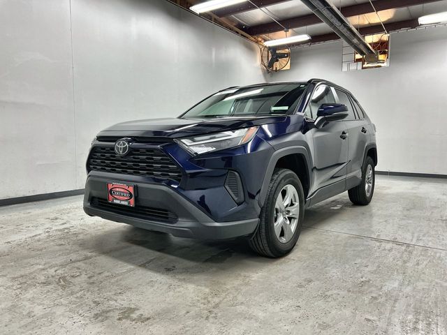 2025 Toyota RAV4 XLE's photo