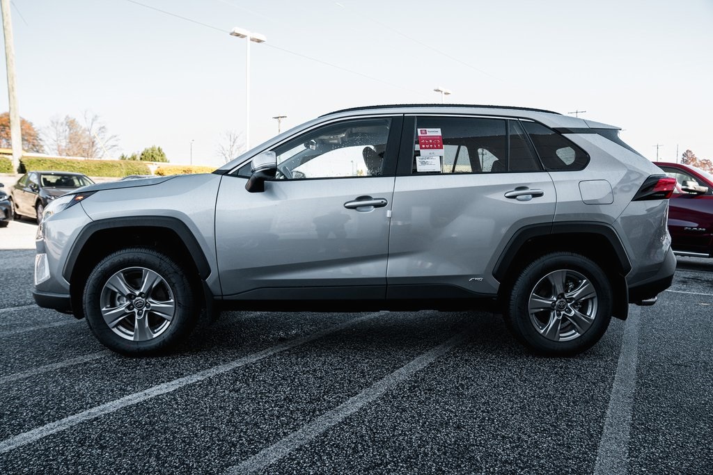 2025 Toyota RAV4 Hybrid XLE photo 2