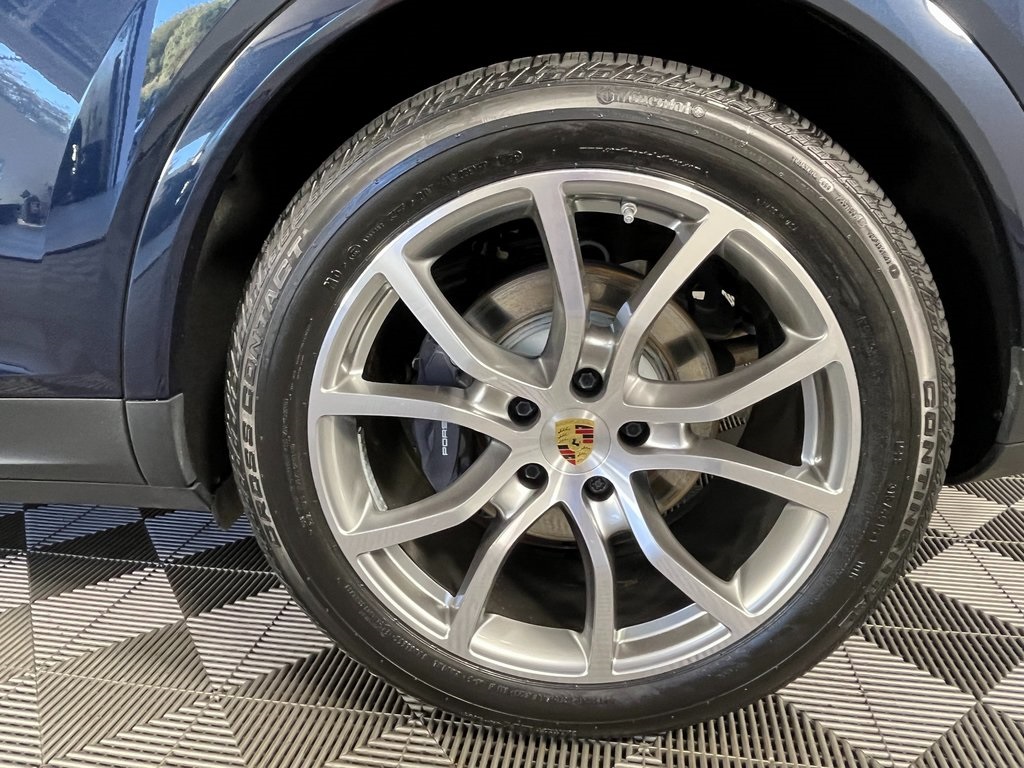 2024 Porsche Cayenne Base photo 9