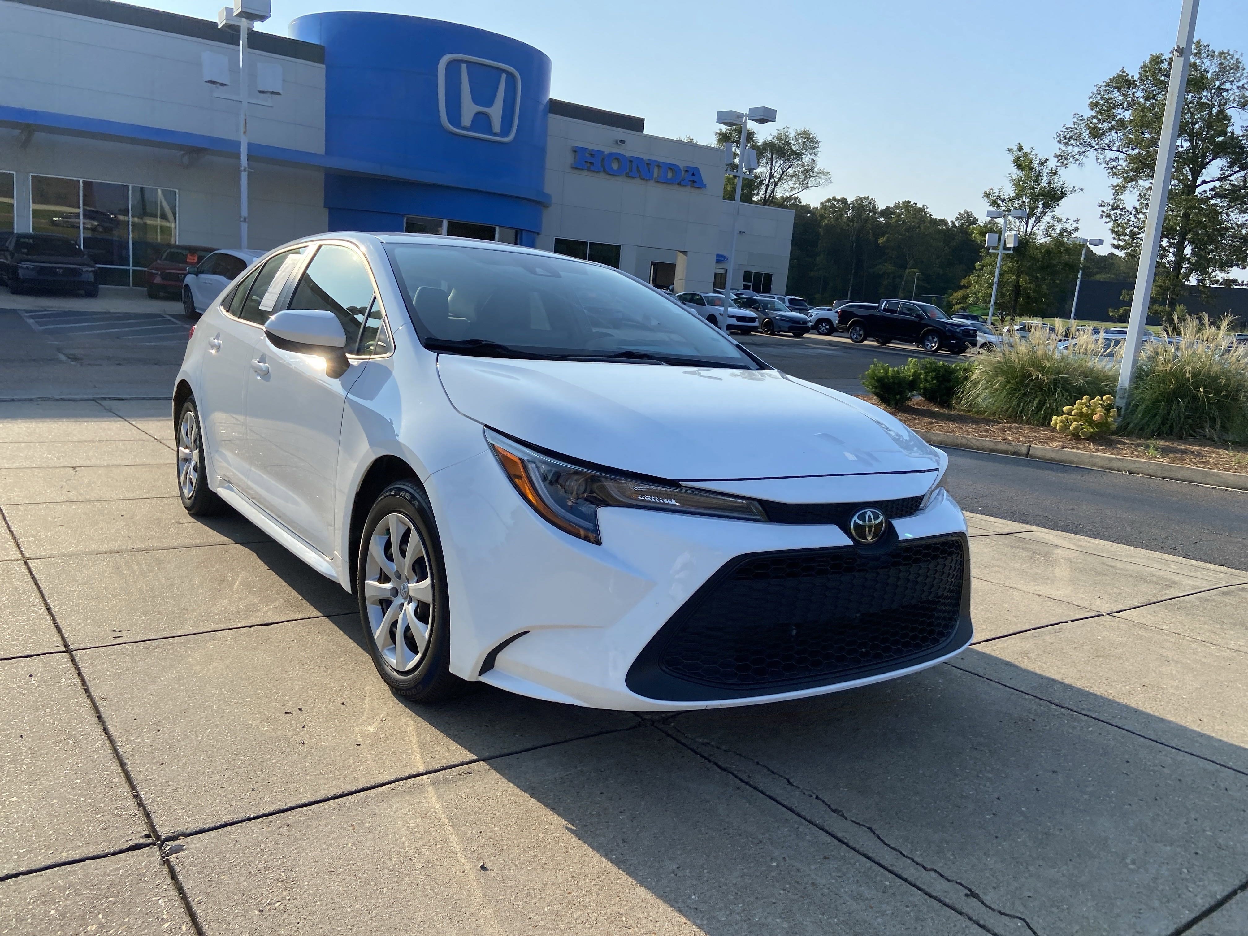 Used 2022 Toyota Corolla LE with VIN JTDEPMAE2N3016953 for sale in Northfield, Minnesota