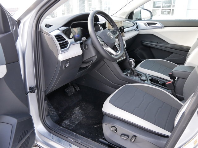 2025 Volkswagen Taos SE photo 6