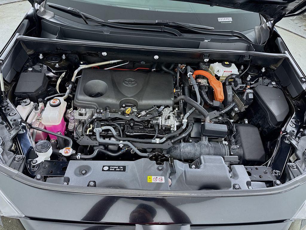 2021 Toyota RAV4 Hybrid XLE photo 27