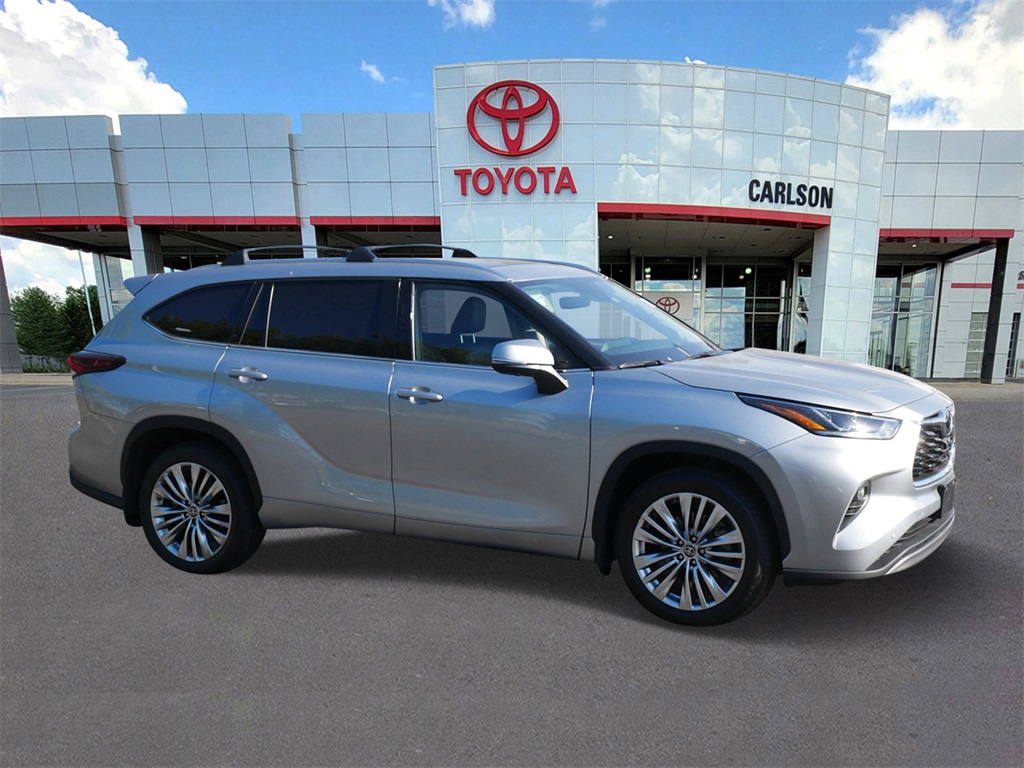 Used 2024 Toyota Highlander Platinum with VIN 5TDKDRBH5RS564323 for sale in Minneapolis, Minnesota