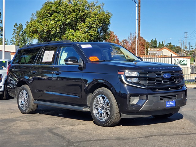 2025 Ford Expedition Active's photo