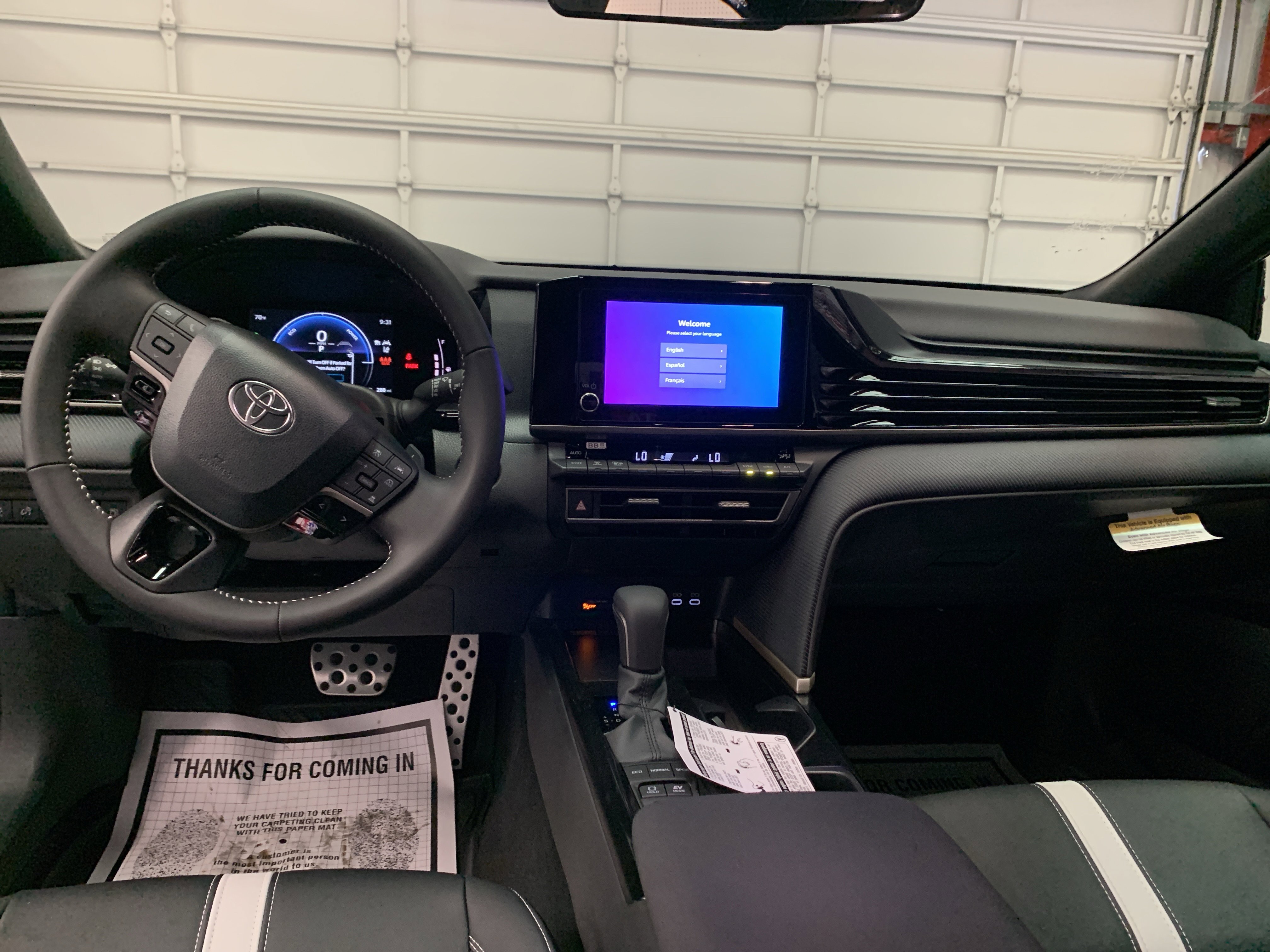 2025 Toyota Camry SE photo 4