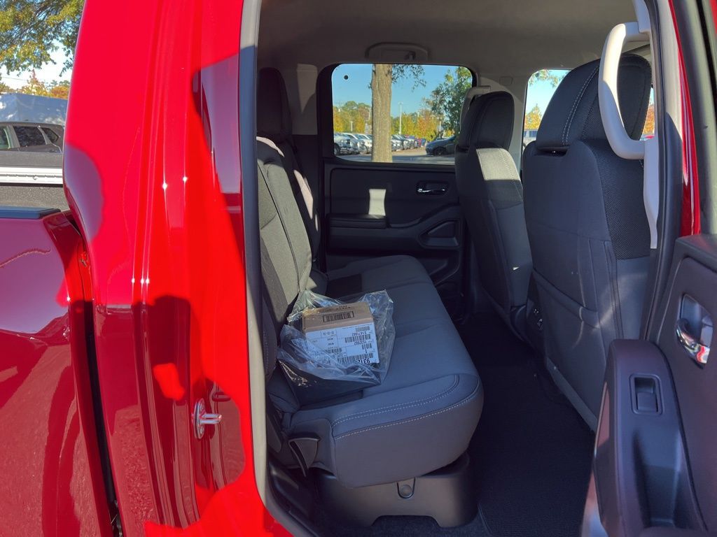 2025 Nissan Frontier SV photo 16