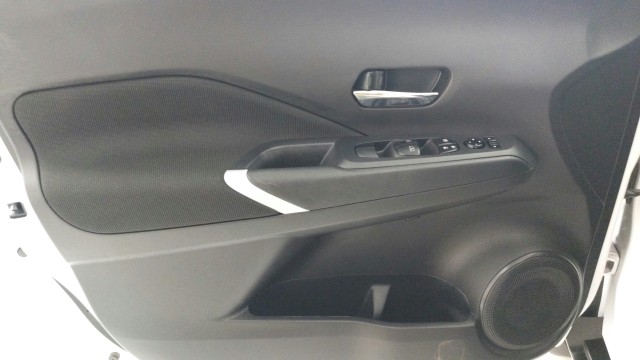 Used 2024 WHITE Nissan SV image 23