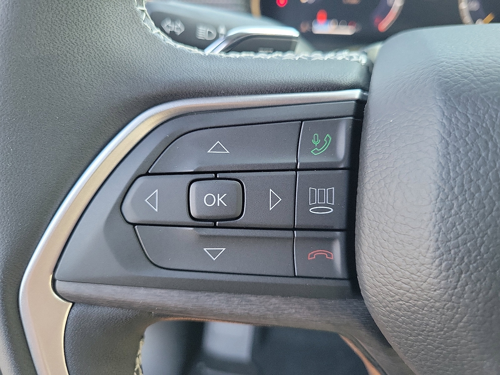 2025 Jeep Grand Cherokee Limited photo 5