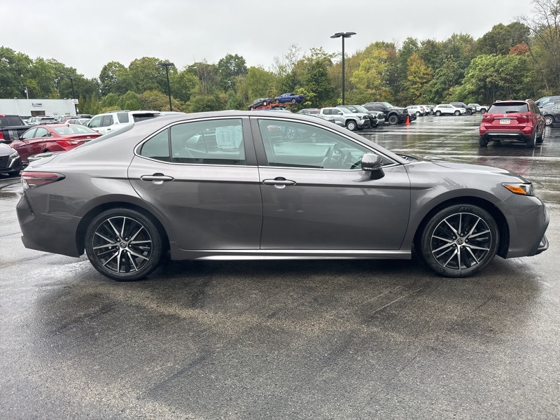 2022 Toyota Camry SE photo 2