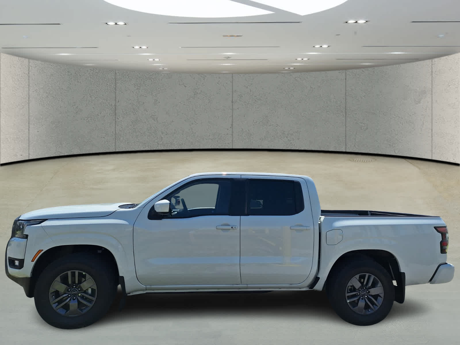 2025 Nissan Frontier Crew Cab SV photo 2