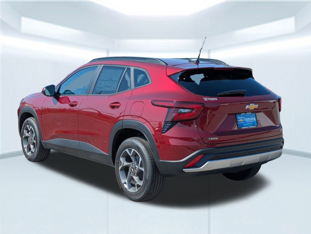 2025 Chevrolet Trax LT photo 2