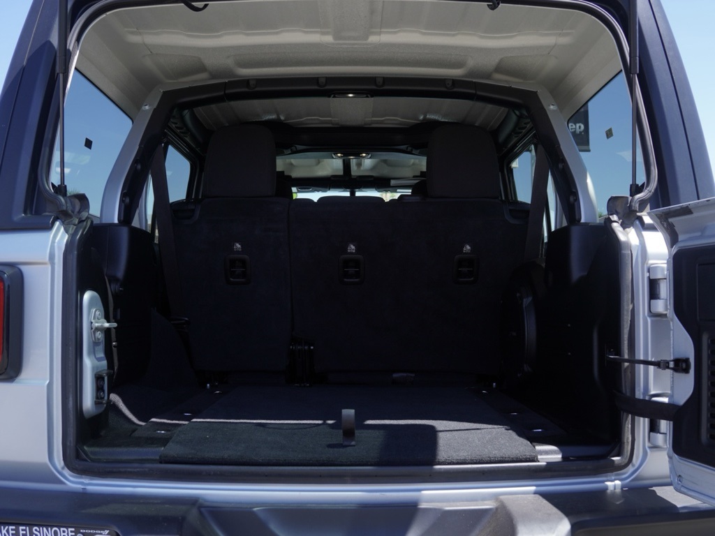 2023 Jeep Wrangler Sahara photo 5