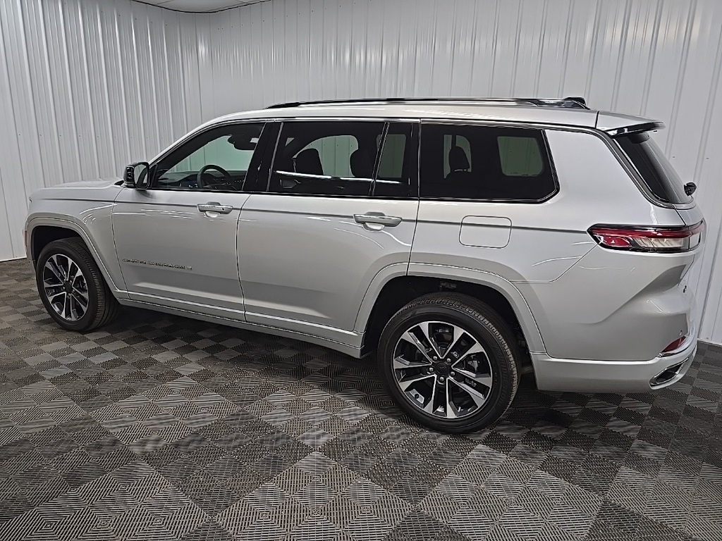 2023 Jeep Grand Cherokee Overland photo 4