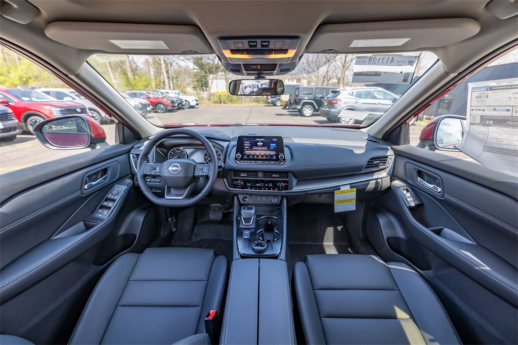 2025 Nissan Rogue SV photo 15