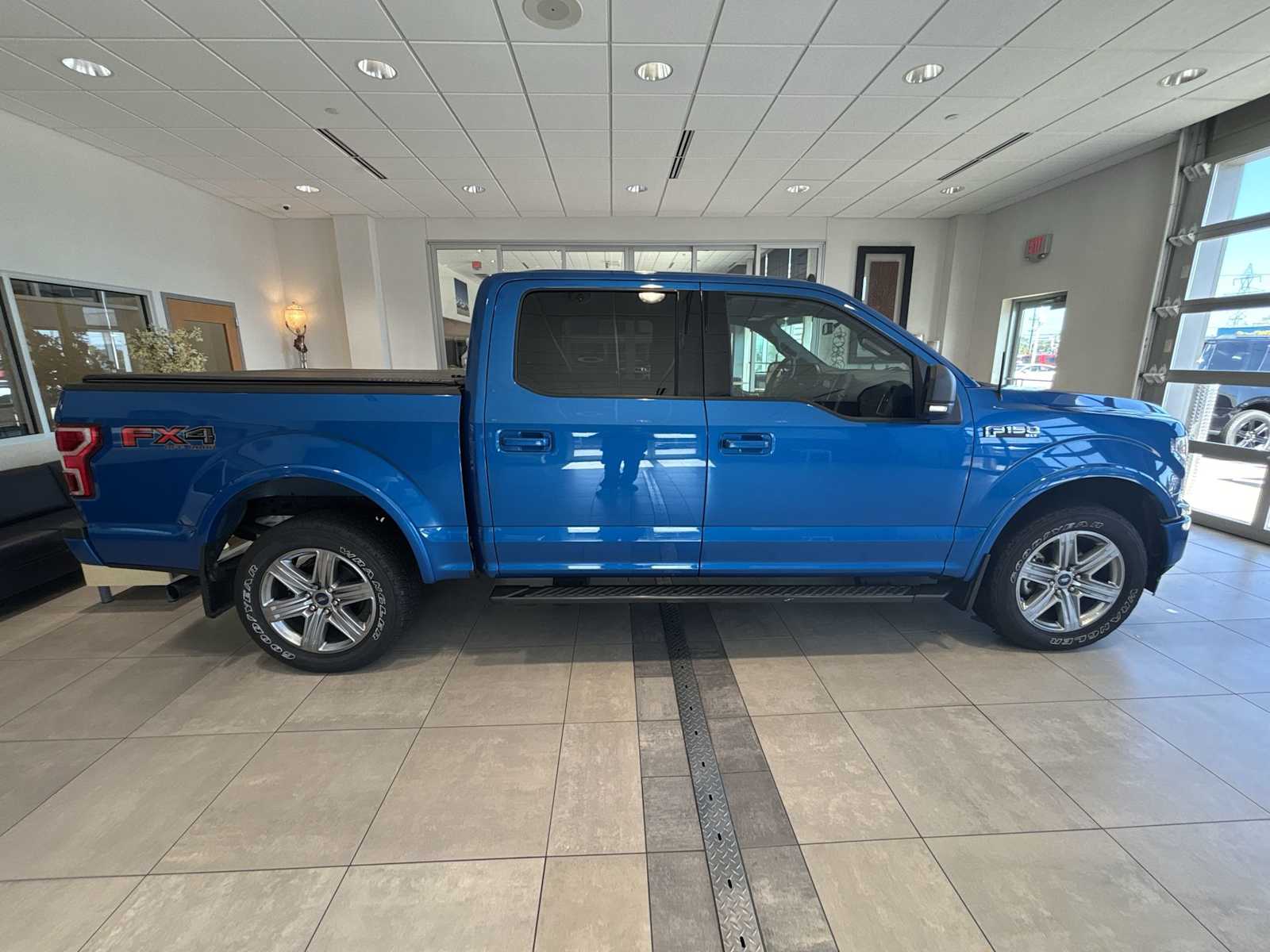 2019 Ford F-150 XLT photo 2