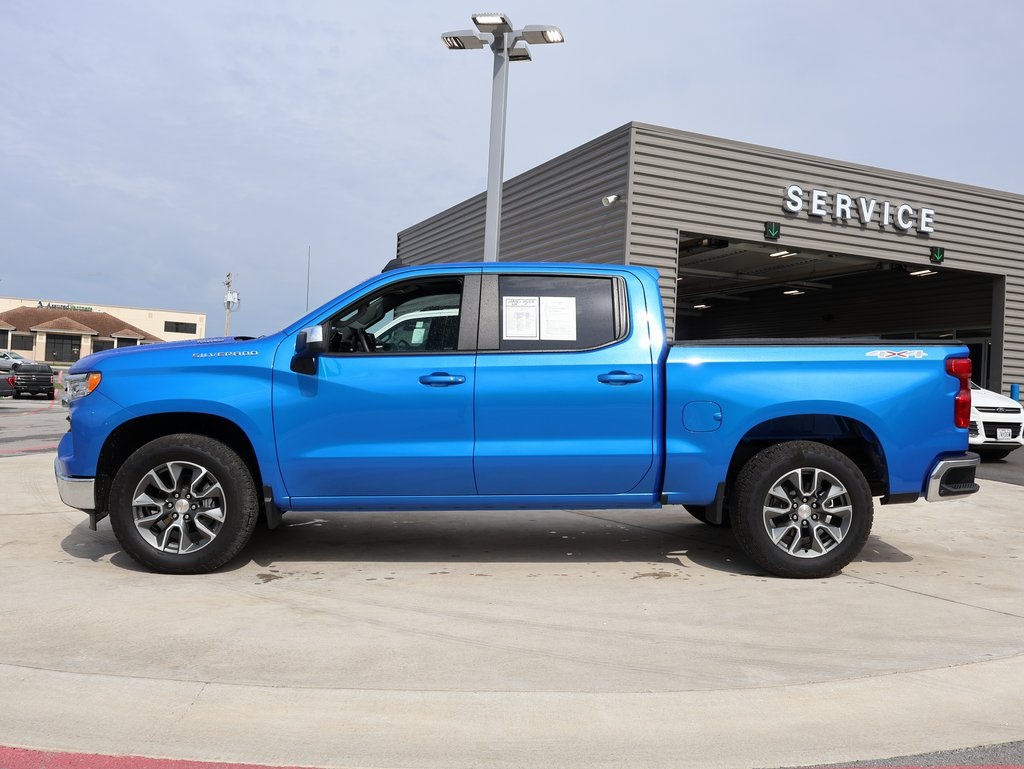 2025 Chevrolet Silverado 1500 LT photo 2