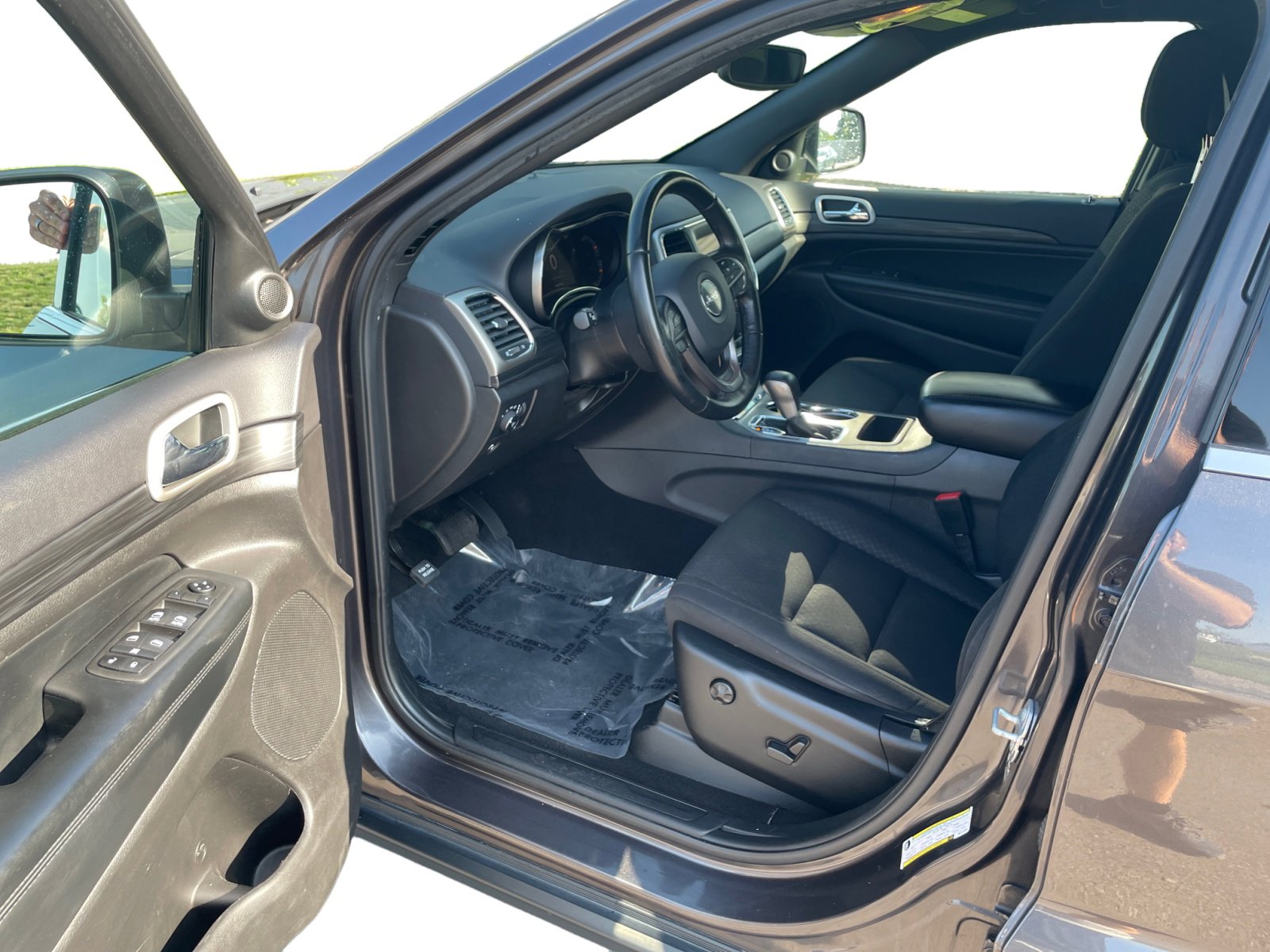 Used 2021 Jeep Grand Cherokee Laredo E with VIN 1C4RJFAG4MC711255 for sale in Kansas City