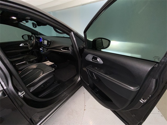 2020 Chrysler Pacifica Limited photo 26