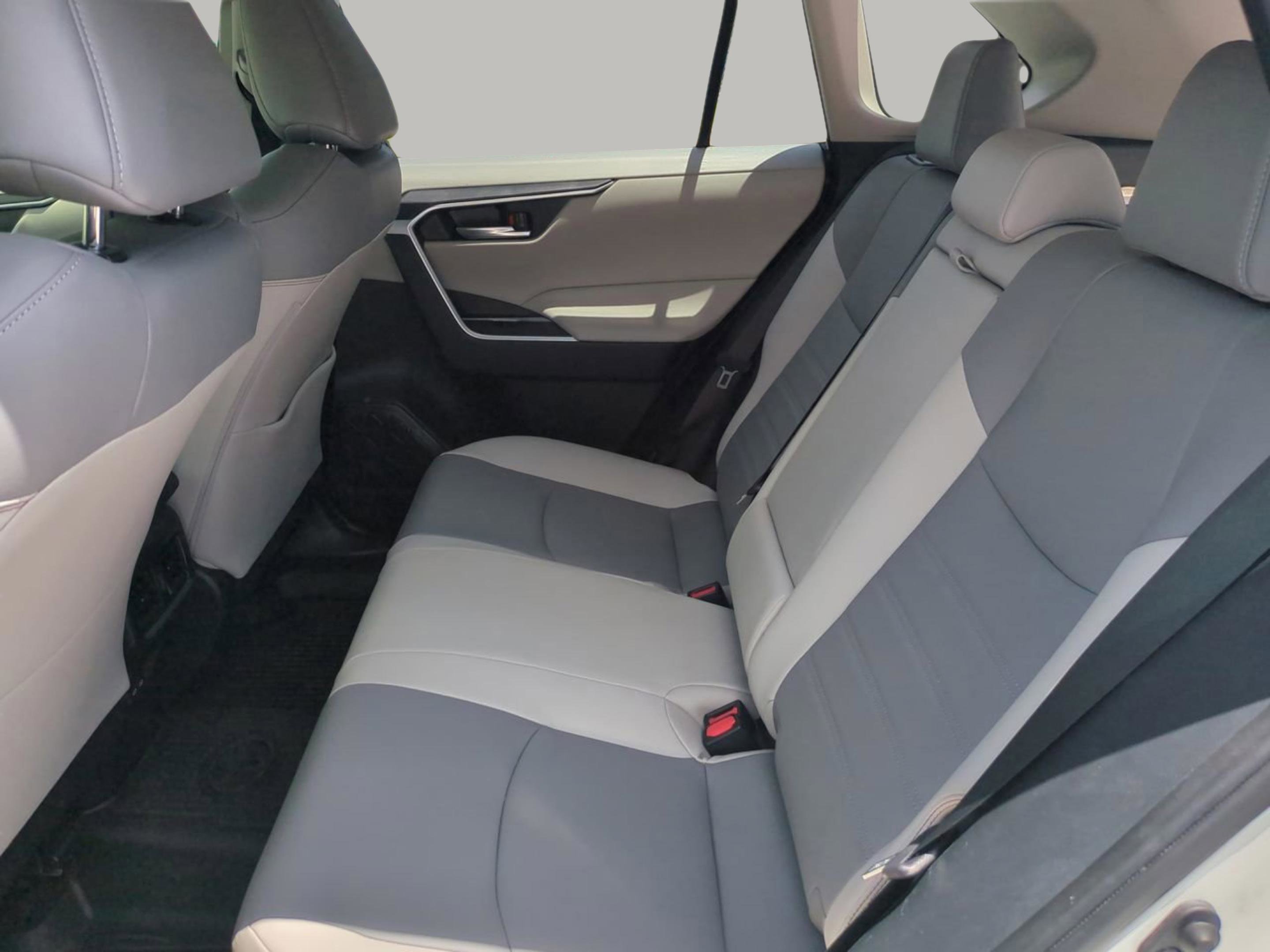 2022 Toyota RAV4 XLE Premium photo 13