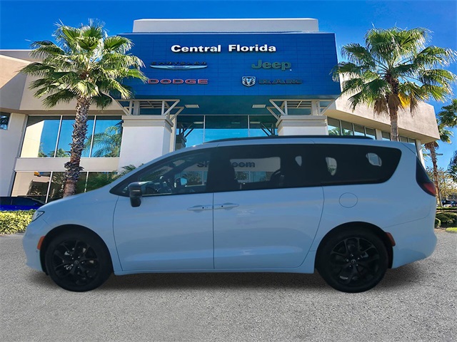 2026 Chrysler Pacifica Limited photo 5
