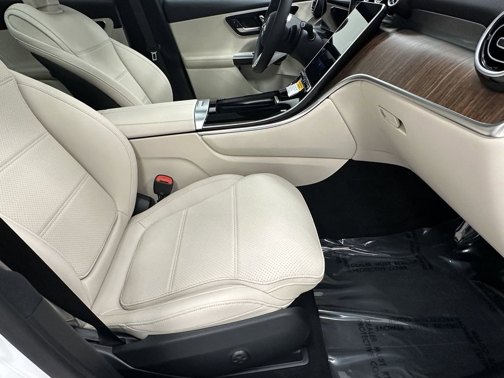2026 Mercedes Benz GLC 300 photo 15