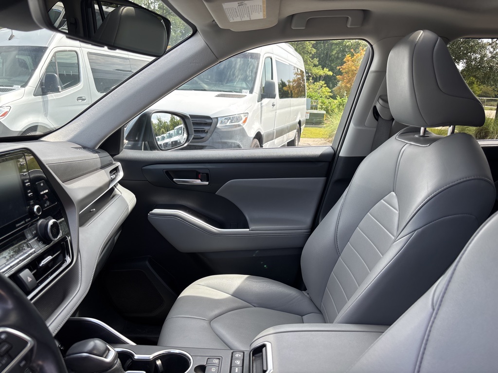 2021 Toyota Highlander XLE photo 44