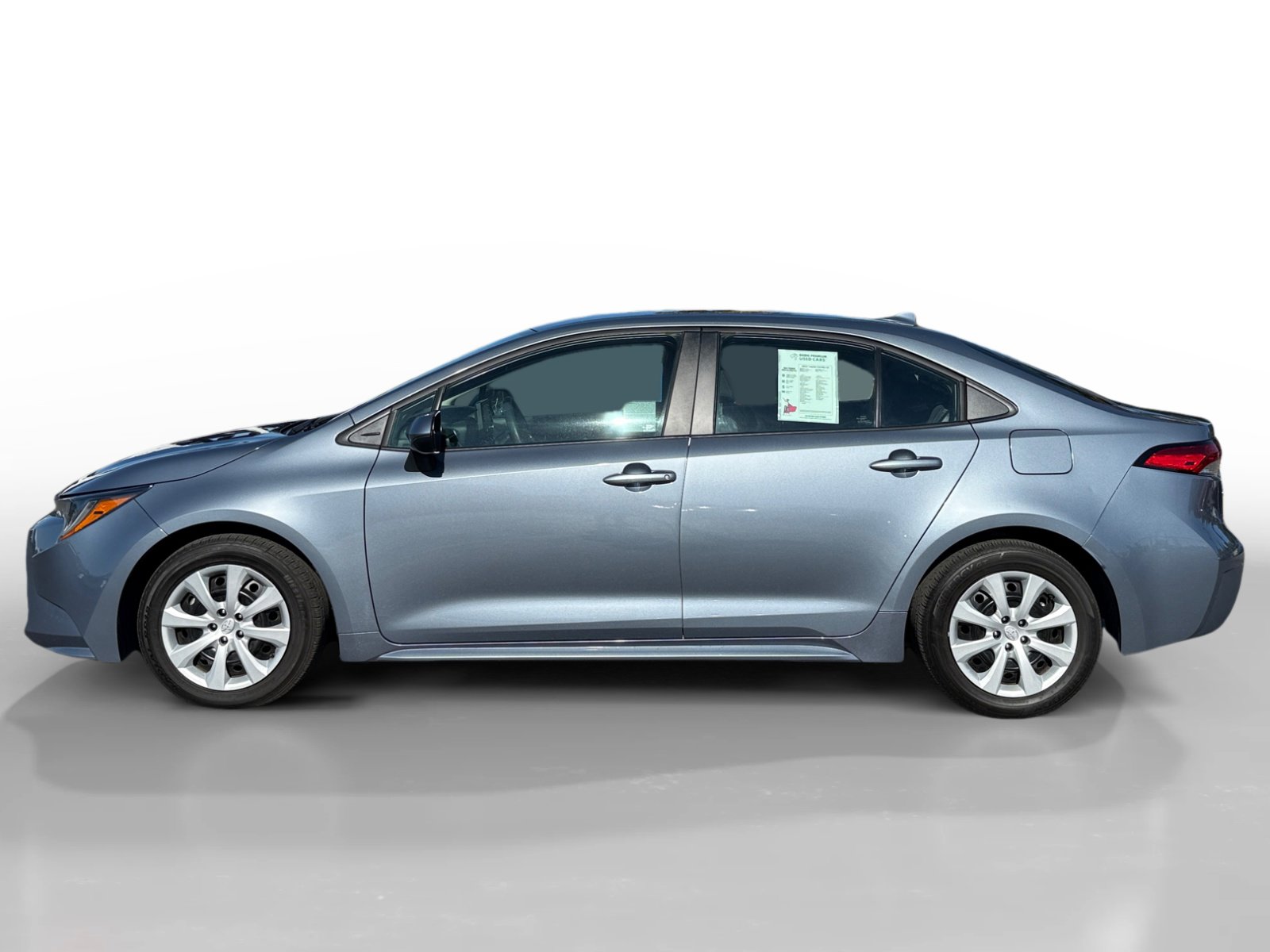2022 Toyota Corolla LE photo 2