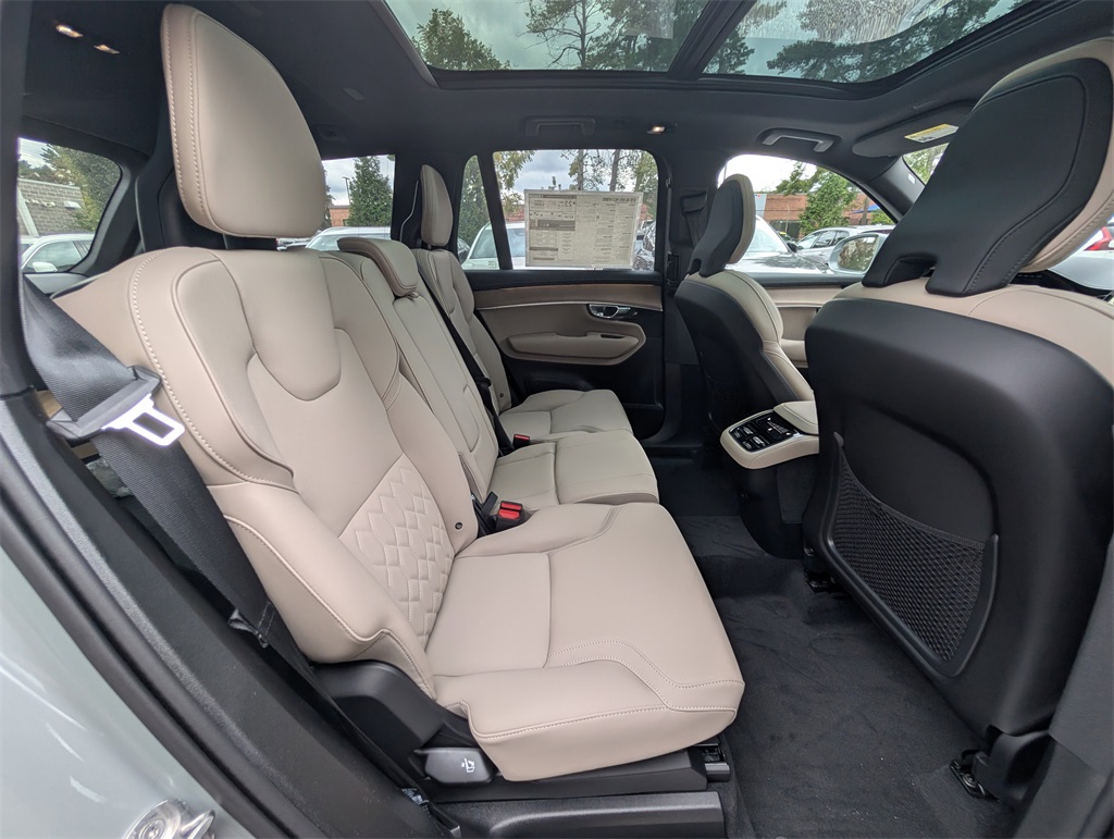 2026 Volvo XC90 AWD Plus photo 4