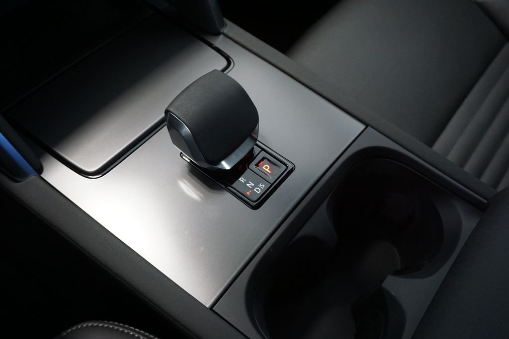 2025 Land Rover Discovery Sport SE photo 14
